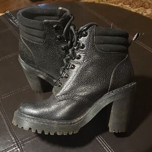 ✨️RARE✨️Dr. Martens AVERIL Black Croc Leather Chunky Heel Ankle Boots